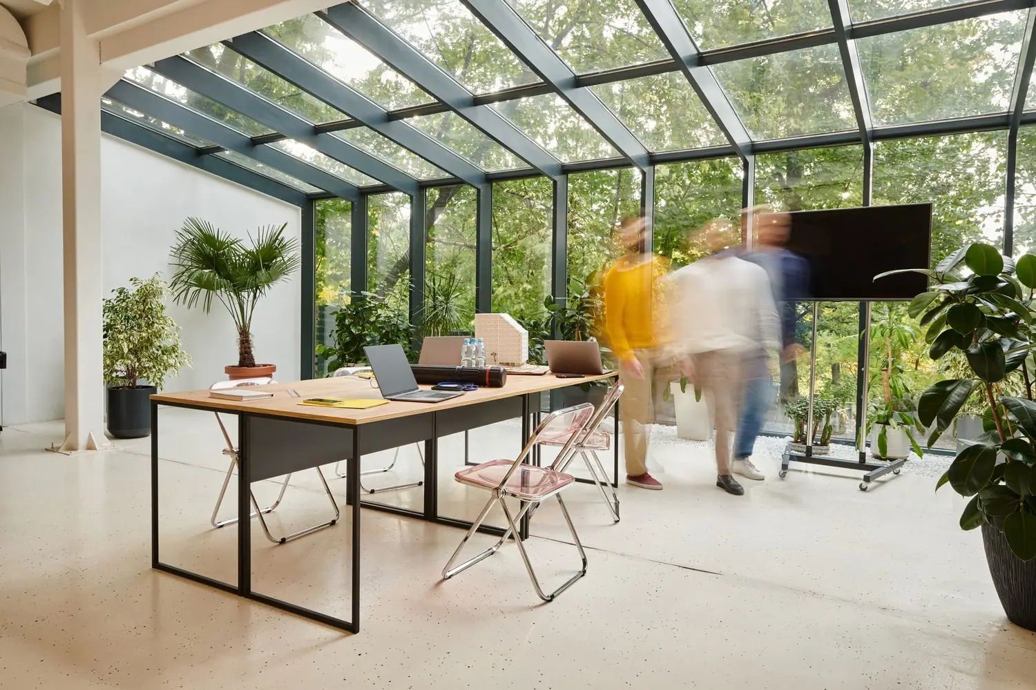 Dlaczego warto postawić na wnętrza biophilic design