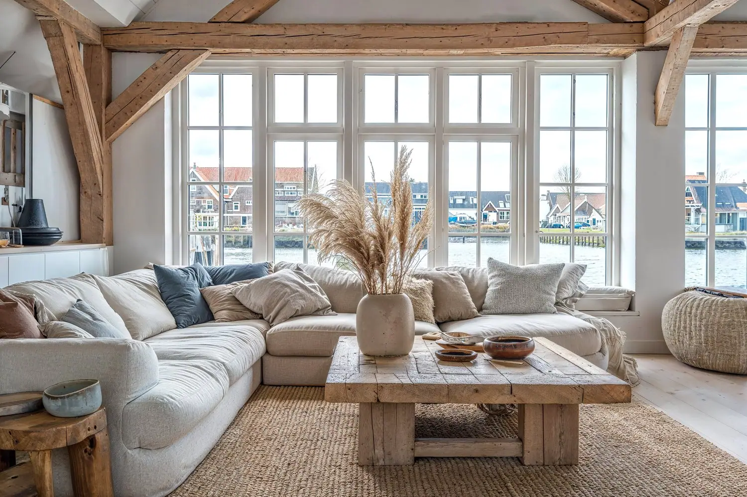 Jak wprowadzić styl modern coastal do mieszkania w bloku